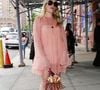 Elle ne présentait pourtant aucun symptôme évident avant de passer une IRM le 12 février 2026.

Busy Philipps a été aperçue à son arrivée dans les studios de CBS Mornings à New York.

Backgrid USA / Bestimage