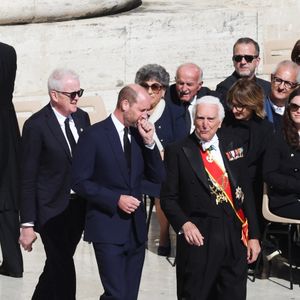 Les dirigeants et les têtes couronnées, venus du monde entier, assistent aux funérailles du pape François sur la place Saint-Pierre au Vatican à Rome, le 26 avril 2025.