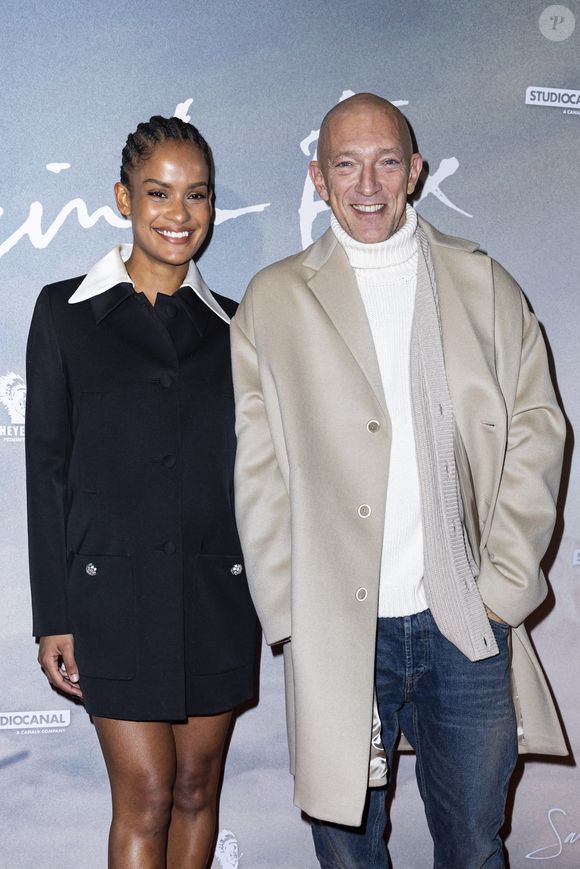 Sur la photo, on peut voir de belles serviettes avec le prénom de Caetano brodé. “Merci, quel beau cadeau !”, ajoute Narah Baptista

Narah Baptista, Vincent Cassel - Photo Call pour la 1ere de « St Ex »au Pathe Wepler à Paris le 19 novembre 2024. © Olivier Borde /Bestimage