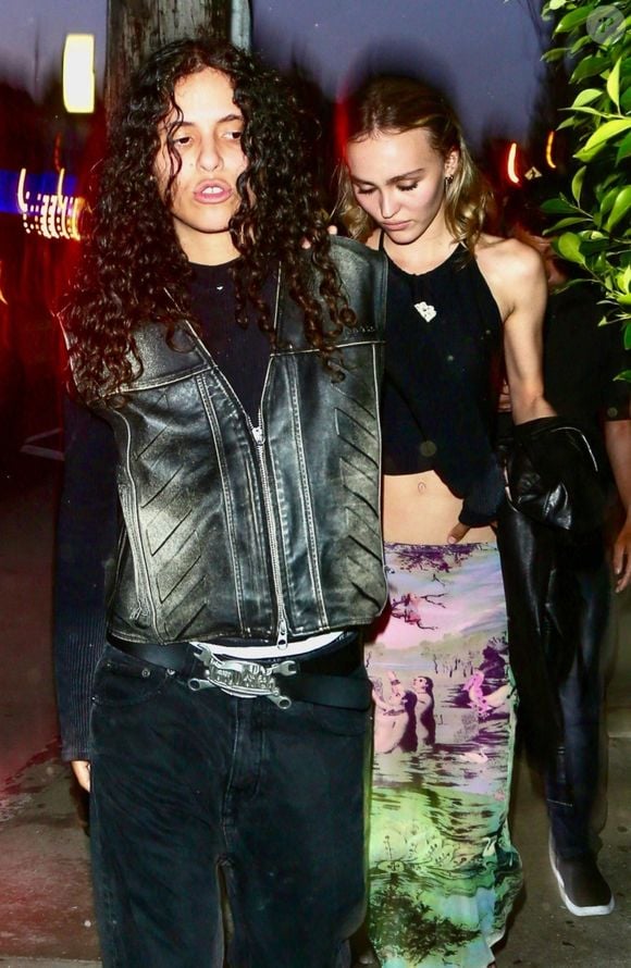 En couple depuis janvier 2023, les deux femmes n’ont jamais caché leur affection mutuelle...

Exclusif - Lily-Rose Depp et sa compagne la rappeuse 070 Shake sont allées dîner au restaurant "Giorgio Baldi" in Santa Monica. Backgrid USA / Bestimage