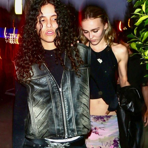 En couple depuis janvier 2023, les deux femmes n’ont jamais caché leur affection mutuelle...

Exclusif - Lily-Rose Depp et sa compagne la rappeuse 070 Shake sont allées dîner au restaurant "Giorgio Baldi" in Santa Monica. Backgrid USA / Bestimage