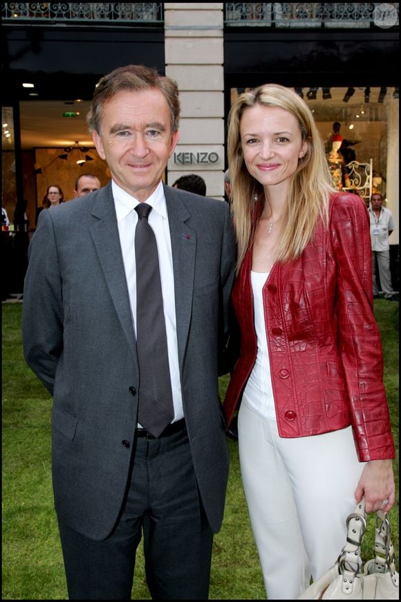 Le père de cinq enfants – issus de deux mariages, Delphine, Antoine, Alexandre, Frédéric et Jean – a ainsi livré sa règle des 20-80, clé de la réussite. 

Bernard Arnault et sa fille Delphine Arnault, dans la boutique Kenzo à Paris