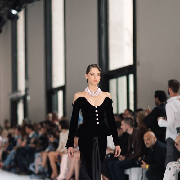 Défilé Tamara Ralph "Collection Haute Couture Printemps/Eté 2025" lors de la Fashion Week de Paris, le 7 juillet 2025.

© Da Silva / Perusseau / Bestimage