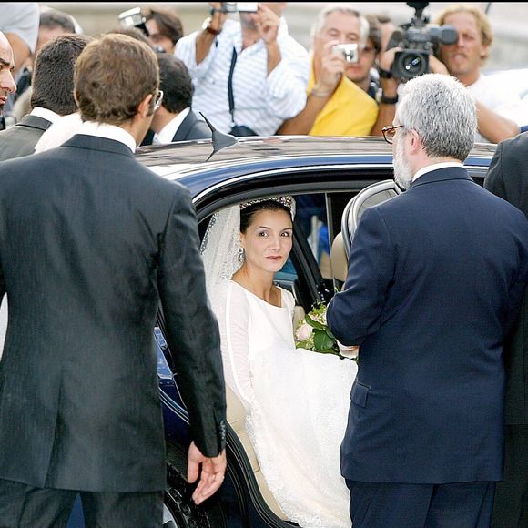 En début d'année, Emmanuel-Philibert de Savoie a d'ailleurs confirmé que leur histoire commune avait pris fin il y a environ cinq ans.

Emmanuel-Philibert de Savoie et Clotilde Courau à leur mariage à la Basilique Sainte Marie des Anges à Rome 25 septembre 2003 AGENCE / BESTIMAGE