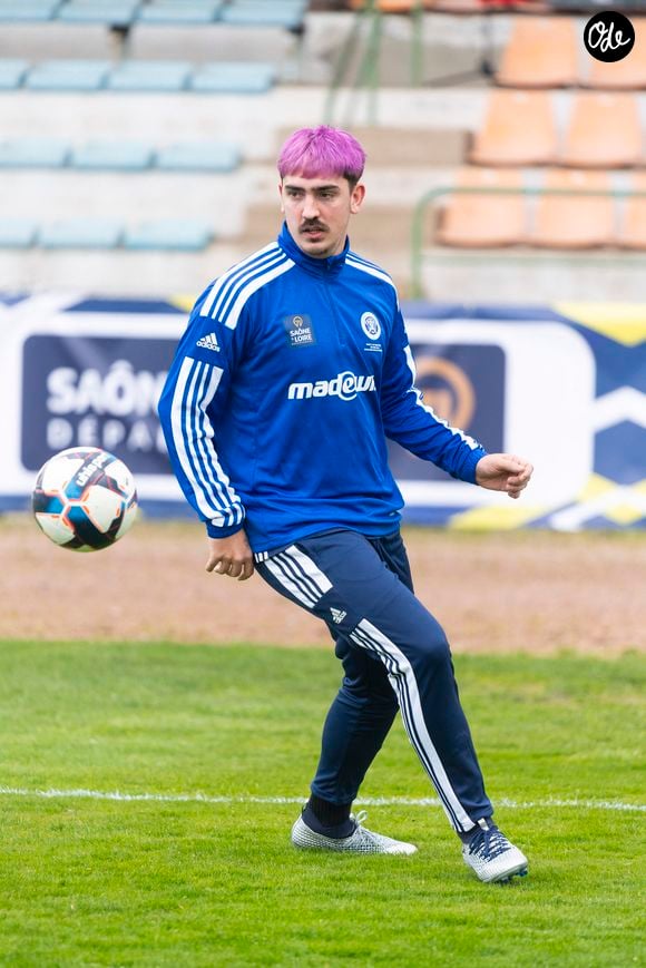 En effet, Théo Griezmann franchit désormais une nouvelle étape en se lançant dans un projet solo d'envergure.

Theo Griezmann lors du match caritative au bénéfice de l'Unicef au stade Jean-Laville de Gueugnon, le 1er avril 2024. 

© Pierre Perusseau/Bestimage