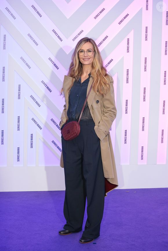 C'est en 1997 sur les bancs de l’école supérieure des Arts et Techniques du théâtre à Lyon qu'elle rencontre Guillaume Siron...

Cécile de France au photocall de la cérémonie d'ouverture du festival Séries Mania 2026 à Lille, France, le 20 mars 2026. Crédit Stéphane Vansteenkiste/Bestimage