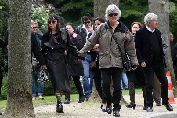 Jacques Higelin et Brigitte Fontaine à la sortie des obsèques de Georges Moustaki au cimetière du Père Lachaise à Paris le 27 mai 2013. © Stéphane Lemouton / Bestimage