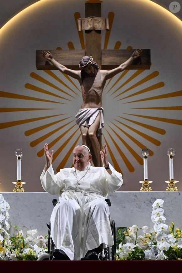 Jorge Mario Bergoglio, plus connu sous son nom de règne, François, est mort ce lundi 21 avril à 88 ans. Né en 1936 à Buenos Aires en Argentine, Jorge Mario Bergoglio était le premier pape non-européen depuis le VIIIe siècle.
©Backgrid UK/ Bestimage