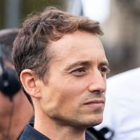 "Les gens sont plus sympas loin de Paris" : Hugo Clément heureux de vivre en province, il note une différence notable sur un point