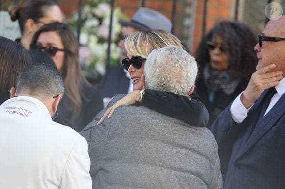 Laeticia Hallyday et Claude Lelouch - Sortie des obsèques de Nadia Farès en l'église Saint-Jean-de-Montmartre à Paris, le 24 avril 2026. N.Farès est décédée le 17 avril 2026 quelques jours après un "incident cardiaque" survenu le 12 avril 2026 dans la piscine du complexe sportif, Blanche (9ème).