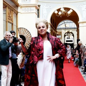 Marianne James - Défilé "Over Fifty... et alors !" à la galerie Vivienne à Paris le 17 Juin 2019. C'est sous les ors de la galerie Vivienne que la styliste Nathalie Garçon, initiatrice de l'association "Over fifty...et alors", a organisé un défilé de mode afin de faire évoluer la visibilité et le regard porté sur les femmes de plus de cinquante ans. © Dominique Jacovides/Bestimage