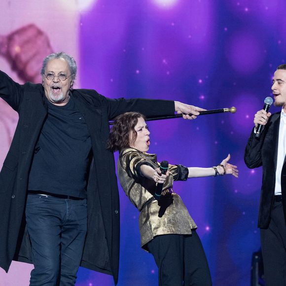 Exclusif - Tina Arena, Patrick Hernandez et le fils de Tina Arena Gabriel pour les surprises lors de l'enregistrement de l'émission "La Boîte à secrets", présentée par F.Bollaert et diffusée le 23 janvier sur France 3, dans les studios du Lendit à Saint-Denis, France, le 16 décembre 2025. © Cyril Moreau/Bestimage
