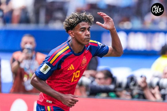 Pour la spécialiste, Lamine Yamal montre qu'il n'y a aucune honte à avoir de ses origines et que celles-ci peuvent devenir une véritable force.

L'Espagnol Lamine Yamal fait un geste lors du quart de finale de la Coupe du Monde de la FIFA 2026 opposant l'Espagne à la Belgique au Los Angeles Stadium, à Inglewood, le 10 juillet 2026. SPP / PsnewZ / Bestimage