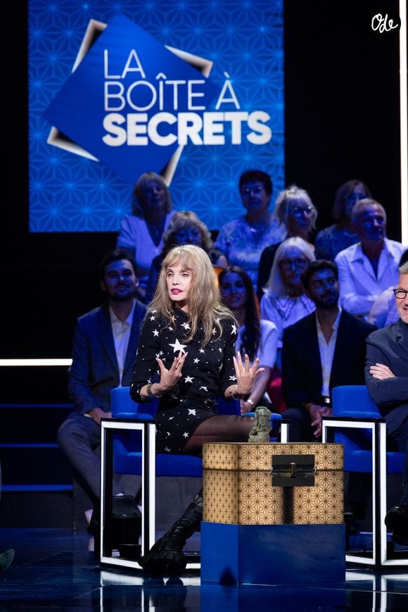 Exclusif - Arielle Dombasle lors de l'enregistrement de l'émission "La Boîte à secrets", présentée par F.Bollaert et diffusée le 16 octobre sur France 3, à Paris, France, le 29 septembre 2026. © Cyril Moreau/Bestimage