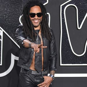 Pour maintenir cette silhouette, l'artiste suit une routine d'entraînement particulièrement rigoureuse.

Lenny Kravitz - Photocall des MTV Video Music Awards à New York, le 11 septembre 2024.

© Bestimage