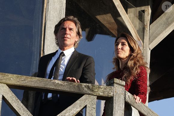 Anne Claire Coudray et son compagnon Nicolas Vix à la fête du Bontemps au Château Smith-Haut-Lafitte à Martillac près de Bordeaux, France, le 28 avril 2023. Anne Claire Coudray a été intronisée dans la Commanderie du Bontemps aux côtés de Stéphane Bern et Tony Parker. Photo par Thibaud MORITZ/ABACAPRESS.COM