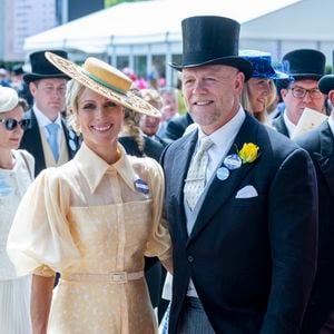 Mais le couple formé par la cavalière professionnelle et le rugbyman ne se laisse pas abattre, au contraire ! 

Mike Tindall et Zara Phillips - La famille royale d'Angleterre aux courses hippiques "Royal Ascot 2024" à Ascot