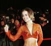 Véritable marraine artistique de la jeune femme, qui a débuté sa carrière à 16 ans, Mylène Farmer reste proche de la native de Corse malgré leur rupture artistique en 2004.

Alizée le 20 janvier 2001 au Palais des Festivals de Cannes pour la cérémonie des NRJ Awards © AGENCE / BESTIMAGE