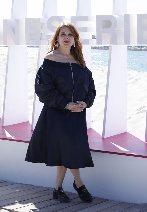Ariane Seguillon (Demain nous appartient) lors du photocall de 'CanneSeries ' Saison 6 au Palais des Festivals de Cannes le 15 Avril 2023. © Denis Guignebourg/Bestimage