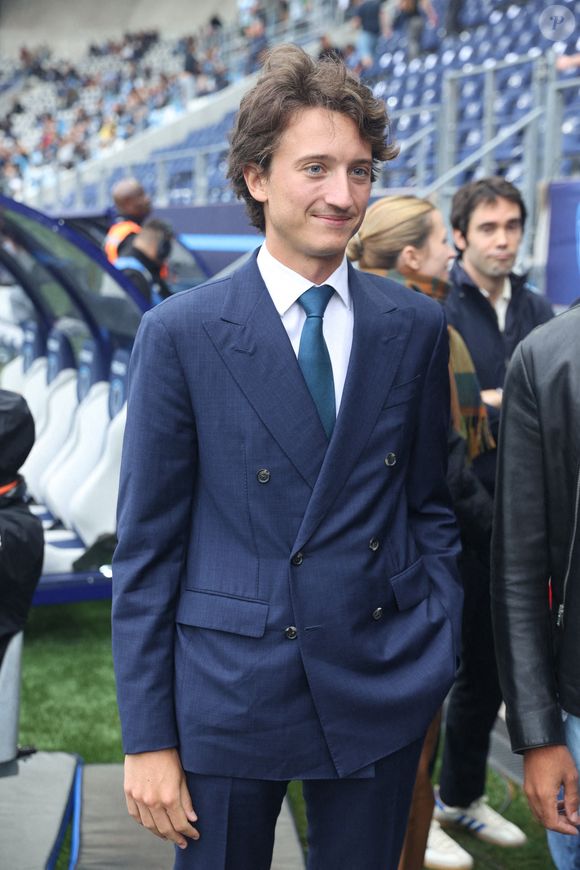 À 27 ans, il a déjà un très gros poste au sein de LVMH, l'entreprise dirigée par son père.

Jean Arnault lors du match Paris FC vs Metz au Stade Jean Bouin à Paris, France, le 31 août 2025. Photo par Jerome Domine/ABACAPRESS.COM