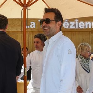 Christophe Michalak, président du jury - Les Chefs à Saint-Tropez fêtent les producteurs 2026 avec un concours de Pâtisserie" La Tropézienne" sur la place des Lices à Saint-Tropez, le 2 mai 2026. © Jean-Marc Lhomer / Bestimage