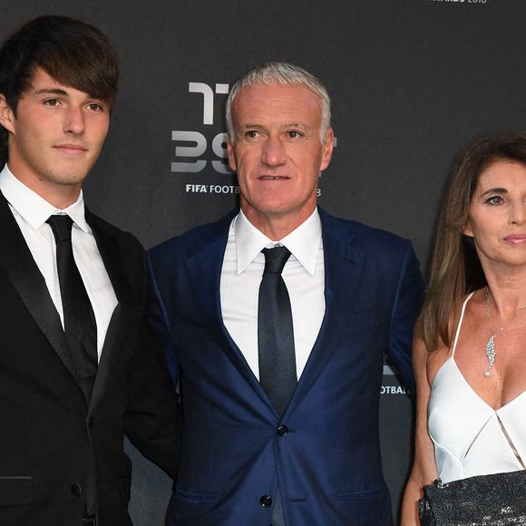 Sa maman est Claude Deschamps, épouse de toujours de Didier.

Didier Deschamps, sa femme Claude et son fils Dylan arrivent aux Best FIFA Football Awards 2018 au Royal Festival Hall, Londres, Royaume-Uni, le 24 septembre 2018. Photo Christian Liewig/ABACAPRESS.COM