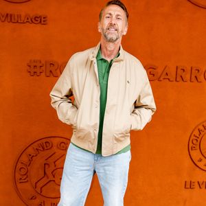 Plusieurs personnalités du monde des médias et du spectacle ont été aperçues dans les tribunes.
Philippe Caverivière au photocall du village lors des Internationaux de France de Tennis de Roland Garros 2026, à Paris, France, le 4 juin 2026. © Jacovides-Moreau/Bestimage