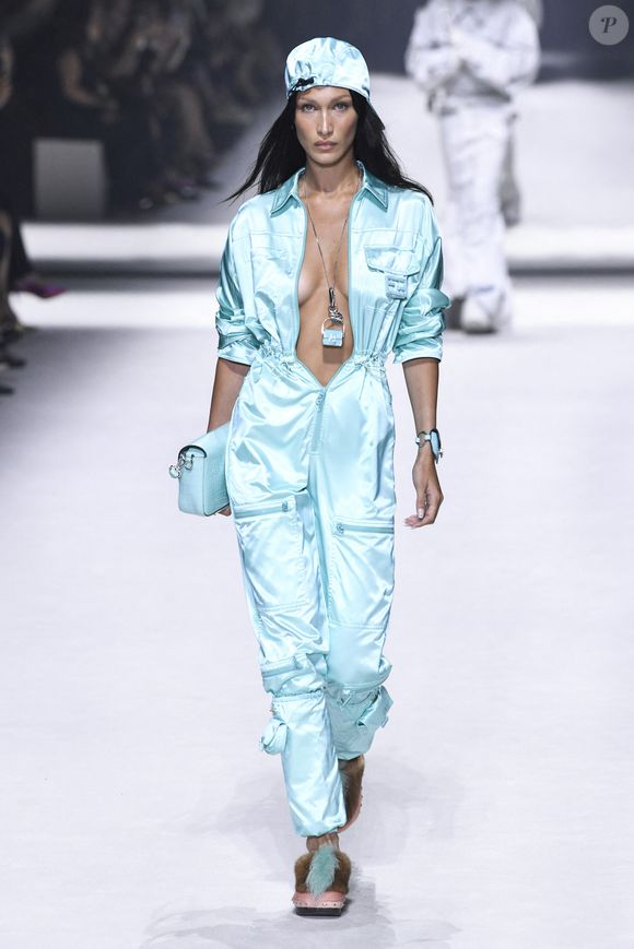 Facile à associer et pleine de peps, cette couleur pop est le parfait compromis pour insuffler une vibe californienne à votre garde-robe.


Bella Hadid - Défilé Fendi printemps/été 2023 lors de la fashion week de New York le 9 septembre 2022.

©Bestimage