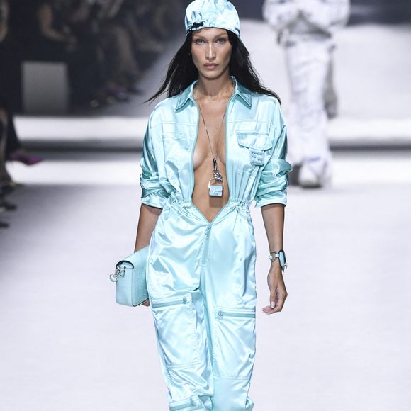 Facile à associer et pleine de peps, cette couleur pop est le parfait compromis pour insuffler une vibe californienne à votre garde-robe.


Bella Hadid - Défilé Fendi printemps/été 2023 lors de la fashion week de New York le 9 septembre 2022.

©Bestimage