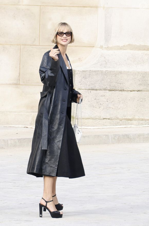 Angèle - Arrivées au défilé de mode féminine Chanel printemps-été 2025 lors de la Fashion Week de Paris (PFW), au Grand Palais, à Paris, France, le 1er octobre 2024. © Aubert-Clovis/Bestimage