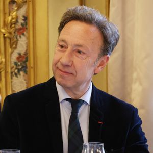 En effet, au sein de France Télévisions, ça grince même plutôt des dents comme l'animateur l'a fait savoir.

Exclusif - Stéphane Bern lors de sa nomination comme Pape du Patrimoine lors de la Saint Clément au restaurant Alain Ducasse Baccarat, à Paris, France, le 20 novembre 2025. © Denis Guignebourg/Bestimage