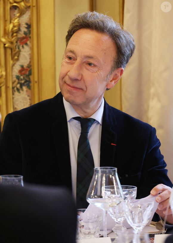 En effet, au sein de France Télévisions, ça grince même plutôt des dents comme l'animateur l'a fait savoir.

Exclusif - Stéphane Bern lors de sa nomination comme Pape du Patrimoine lors de la Saint Clément au restaurant Alain Ducasse Baccarat, à Paris, France, le 20 novembre 2025. © Denis Guignebourg/Bestimage
