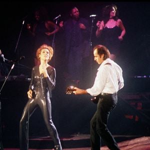 Déterminé à collaborer avec elle, il était persuadé d'être capable de sublimer sa voix et de la faire devenir une star à l'international, elle qui était encore parfois méprisée voire ignorée en France. 

Archives - Céline Dion sur scène avec Jean-Jacques Goldman - Concert de Céline Dion à Bercy en 1995
