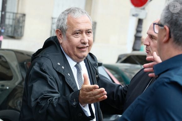 Dominique, le fils de J. Tiberi, à la sortie des obsèques de Jean Tiberi, maire de Paris de 1995 à 2001, en l'église Saint-Etienne-du-Mont à Paris le 3 juin 2025. © Christophe Clovis / Bestimage