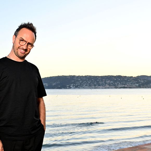 Exclusif - Jarry - Rendez-vous et backstage lors de l'enregistrement de l'émission "L'humour à la plage" pour le 1er festival de Juan les Pins à la pinède Gould le 4 juillet 2024. © Bruno Bebert / JR Santini / Bestimage