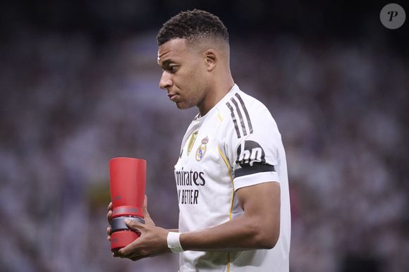 Kylian Mbappé ne se laisse pas faire quand on l'attaque.

Kylian Mbappé, joueur du Real Madrid CF, célèbre un but lors d'un match de La Liga. 1er novembre 2025. © ALTERPHOTOS/PSnewZ/Bestimage