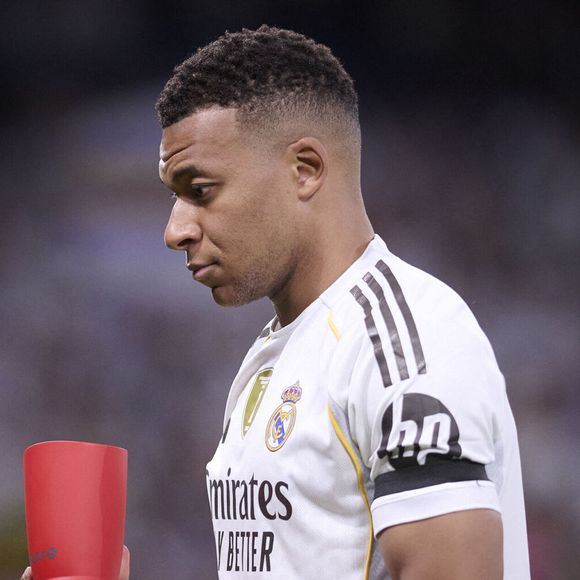 Kylian Mbappé ne se laisse pas faire quand on l'attaque.

Kylian Mbappé, joueur du Real Madrid CF, célèbre un but lors d'un match de La Liga. 1er novembre 2025. © ALTERPHOTOS/PSnewZ/Bestimage
