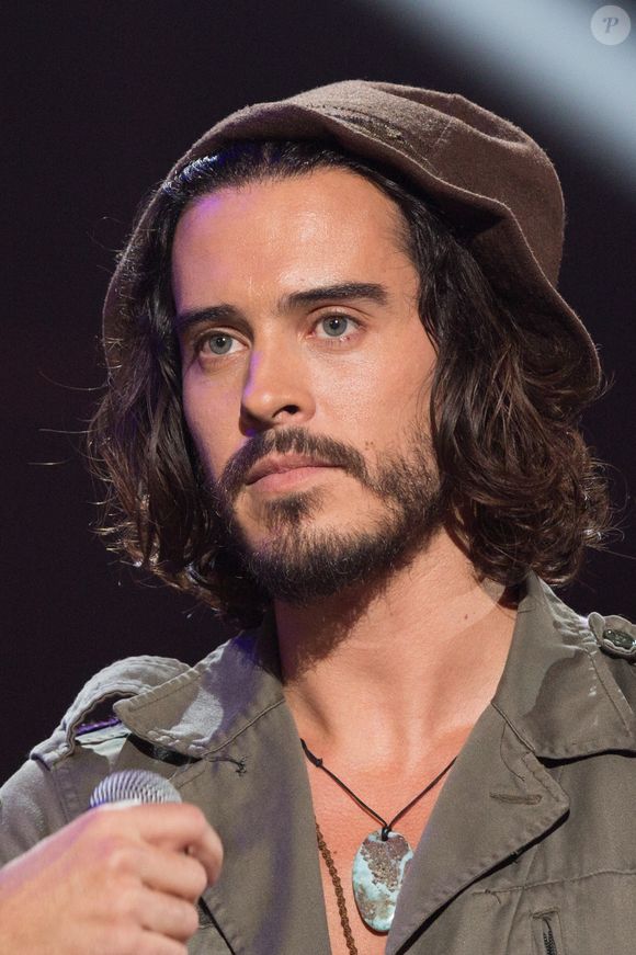 En effet, jeudi 12 février, sur Intagram, le chanteur a annoncé à ses fans qu’il remettait la musique "au centre de sa vie".

Florian Delavega (Fréro Delavega) au 31e Victoires de la Musique, en févrir 2016, Zénith de Paris. Photo par Nasser Berzane/Abacapress.com