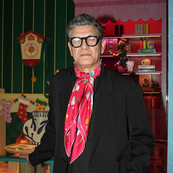 A quoi ressemble le lieu où vit Marc Lavoine ? 

Marc Lavoine - Personnalités lors de la soirée d'inauguration "Noël du BHV Marais" à Paris. 
© Philippe Baldini / Bestimage