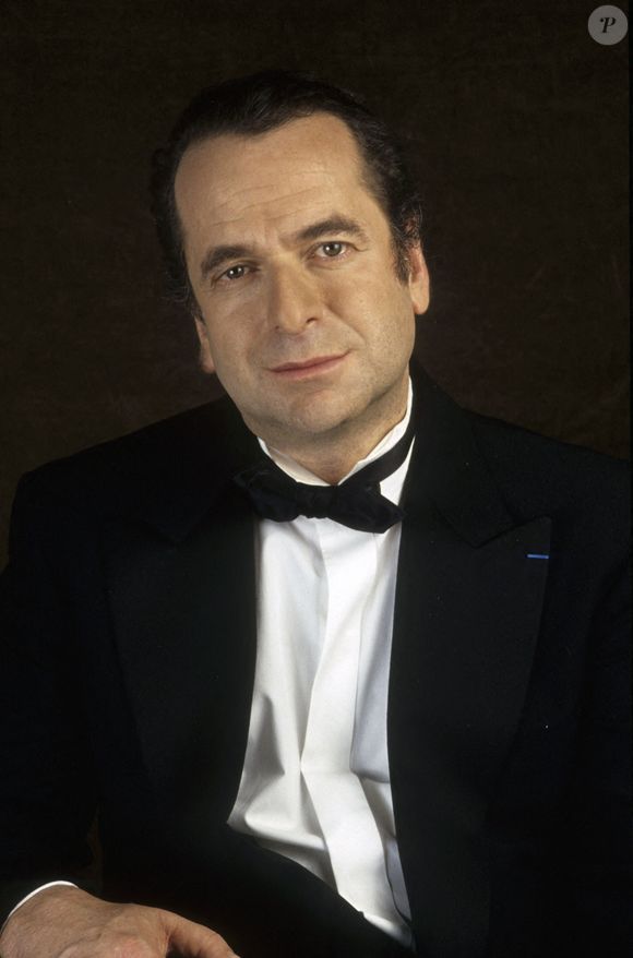 Photo d'archives - Paul Loup Sulitzer lors d'une séance photo.  Photo par APS-MEDIAS/ABACAPRESS.COM