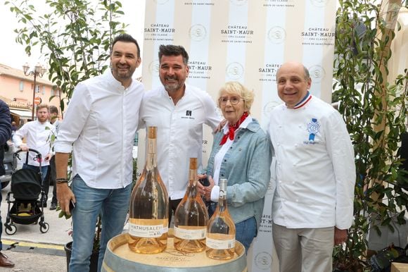 Les Chefs à Saint-Tropez fêtent les producteurs 2025 - Les chefs Cyril Lignac, Sébastien Bouillet, Mercotte et le chef Eric Briffard sur la place des Lices à Saint-Tropez, le 3 mai 2025. ©Jean-Marc Lhomer / Bestimage.
