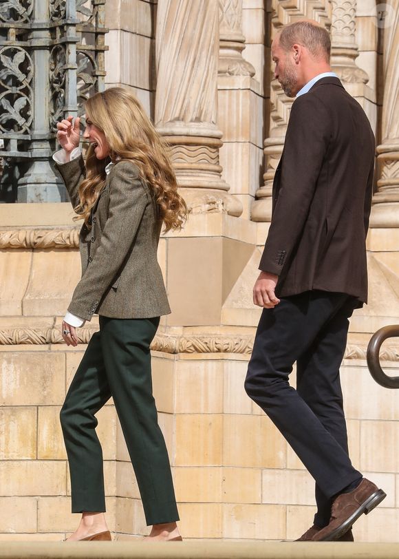 Le prince William, prince de Galles, et Catherine (Kate) Middleton, arborant des cheveux blonds, visitent les jardins, récemment transformés, du musée d'histoire naturelle à Londres, le 4 septembre 2025. (Backgrid UK/ Bestimage).