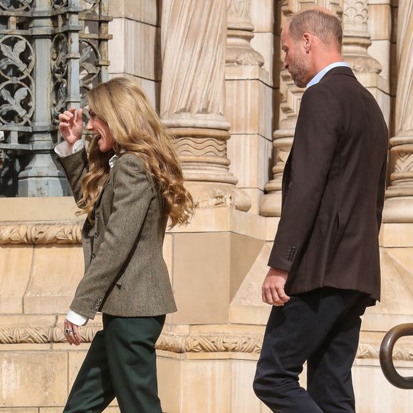 Le prince William, prince de Galles, et Catherine (Kate) Middleton, arborant des cheveux blonds, visitent les jardins, récemment transformés, du musée d'histoire naturelle à Londres, le 4 septembre 2025. (Backgrid UK/ Bestimage).