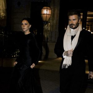 David Beckham et sa femme Victoria à la sortie de l'hôtel "La Réserve Paris" lors de la Fashion Week de Paris (PFW), le 4 mars 2025 @Backgrid USA / Bestimage