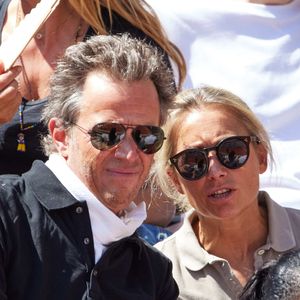Anne-Sophie Lapix et son mari Arthur Sadoun en tribunes lors des Internationaux de France de tennis de Roland Garros 2023 à Paris, France, le 4 juin 2023. © Cyril Moreau/Bestimage