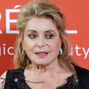 Catherine Deneuve au photocall de la soirée de charité de la Fondation Umbrella à l'hôtel Hyatt Regency de Düsseldorf, Allemagne, le 29 mai 2026. © Action Press/Bestimage