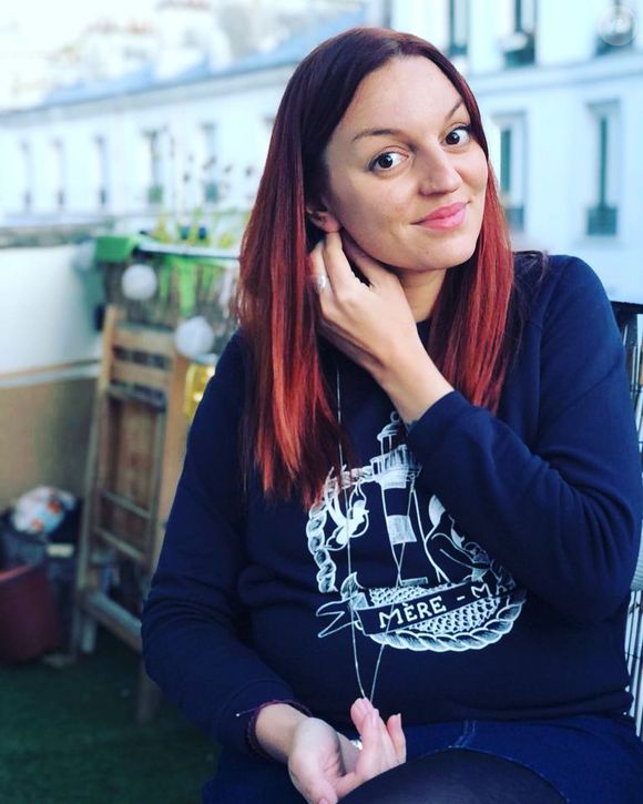Révélée sur YouTube puis sur scène, elle poursuit une trajectoire médiatique originale.

Laura Calu (scènes de ménages) dévoile comment s'est passé son accouchement sur Instagram.