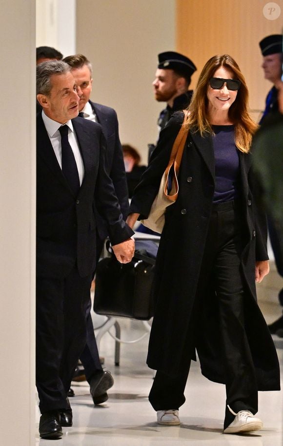 Une annonce particulièrement attendue... 

Nicolas Sarkozy et sa femme Carla Bruni au Tribunal judiciaire (Batignolles, 32ème chambre correctionnelle) pour l'annonce de la décision dans le cadre du procès Lybien.  © Christian Liewig / Bestimage