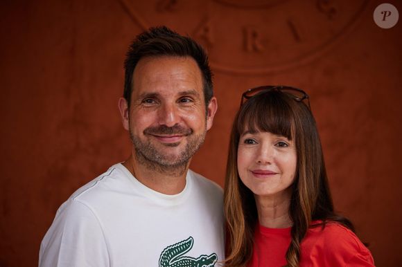 Christophe Michalak et sa femme Delphine McCarty au village lors des Internationaux de France de tennis de Roland Garros 2023, à Paris, France, le 9 juin 2023. © Jacovides-© Moreau/Bestimage