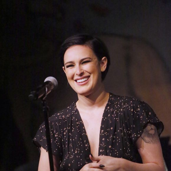 Rumer Willis en concert au Cafe Carlyle à New York le 7 avril 2016. Bruce Willis avec sa femme Emma Heming, Demi Moore avec Tallulah Belle Willis et Donna Karan étaient présents au café. Agence / Bestimage USA
